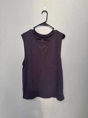 Alo Yoga Triumph Muscle Tank in Nightshade